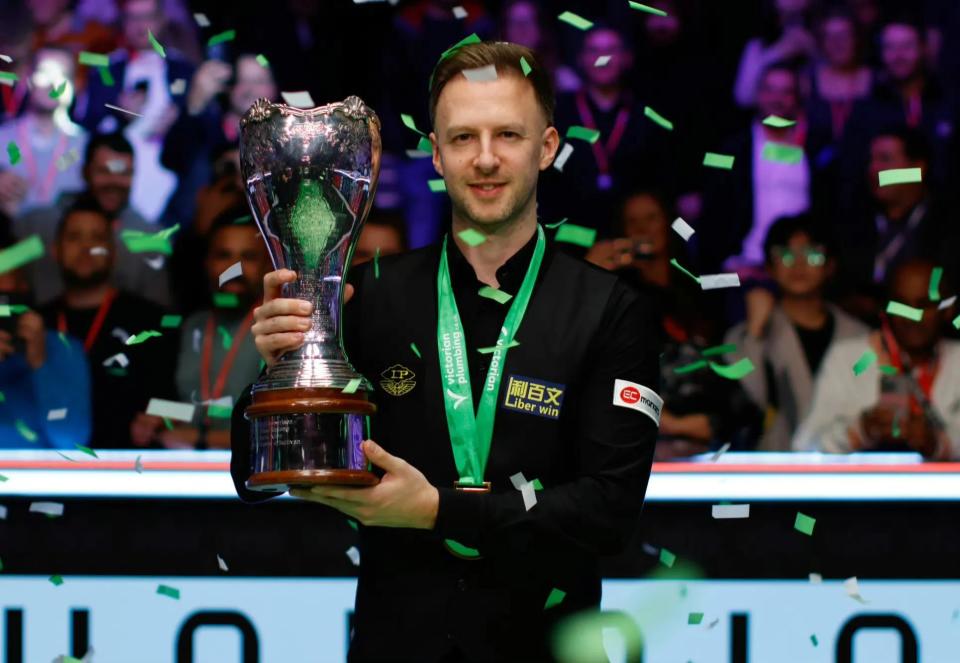 他经常在看 他经常在看